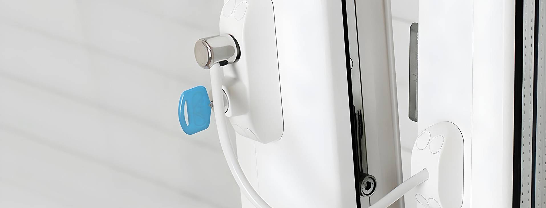 Установка детских замков на окна