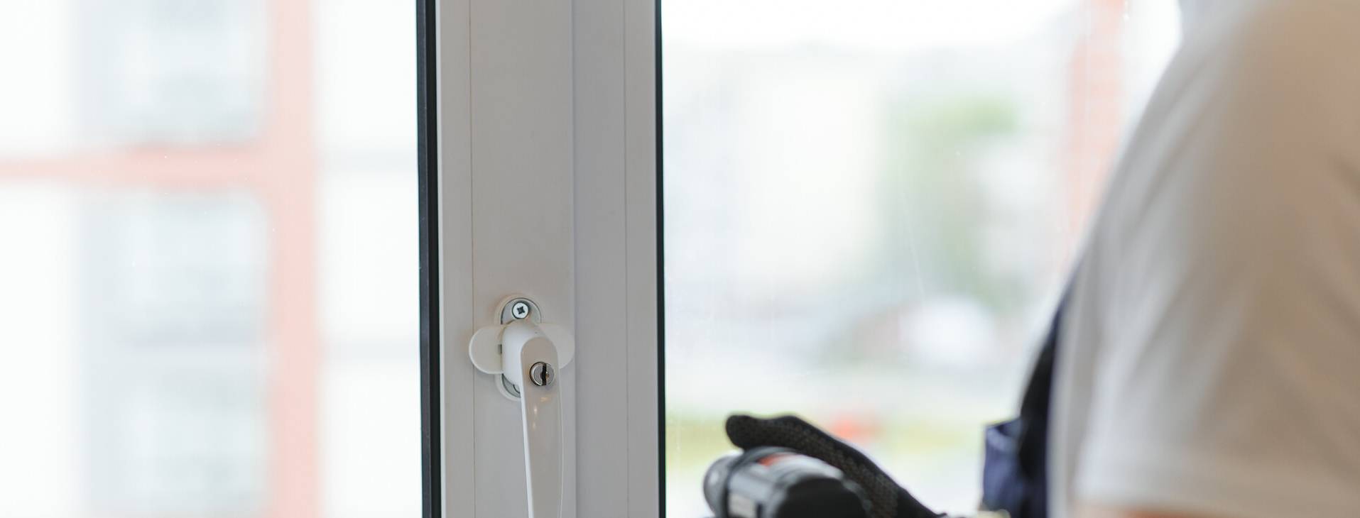 Замена ручки на пластиковом окне