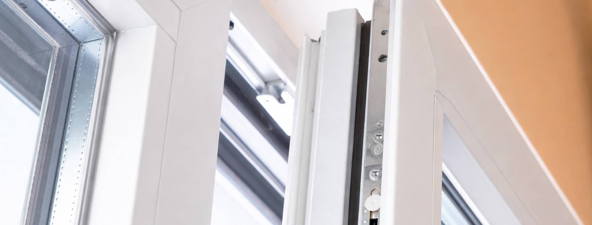 Замена фурнитуры на поворотно-откидную