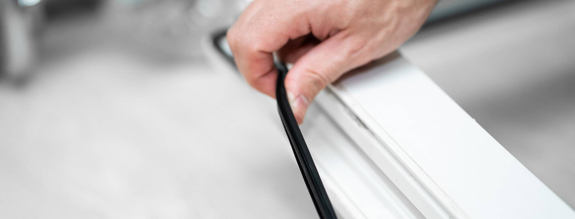 Замена уплотнителя пластикового окна